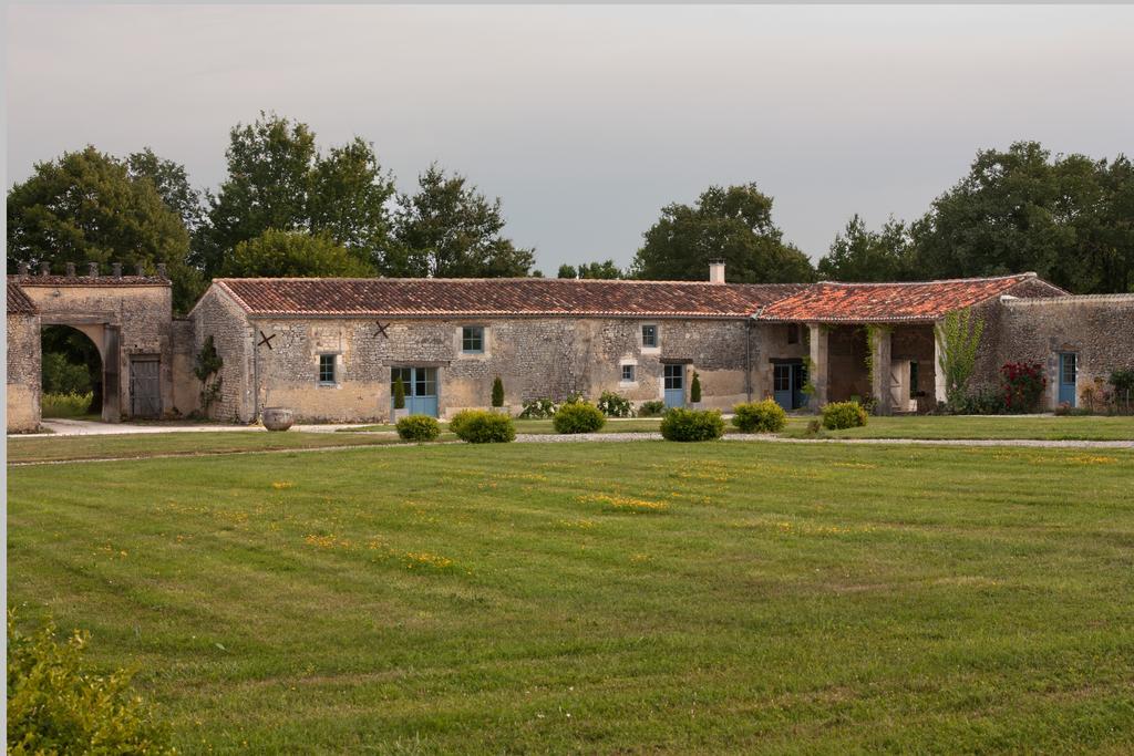 Chambres D'Hotes Logis De L'Astree Saint-Bris-des-Bois Bagian luar foto