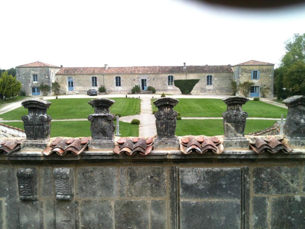 Chambres D'Hotes Logis De L'Astree Saint-Bris-des-Bois Bagian luar foto
