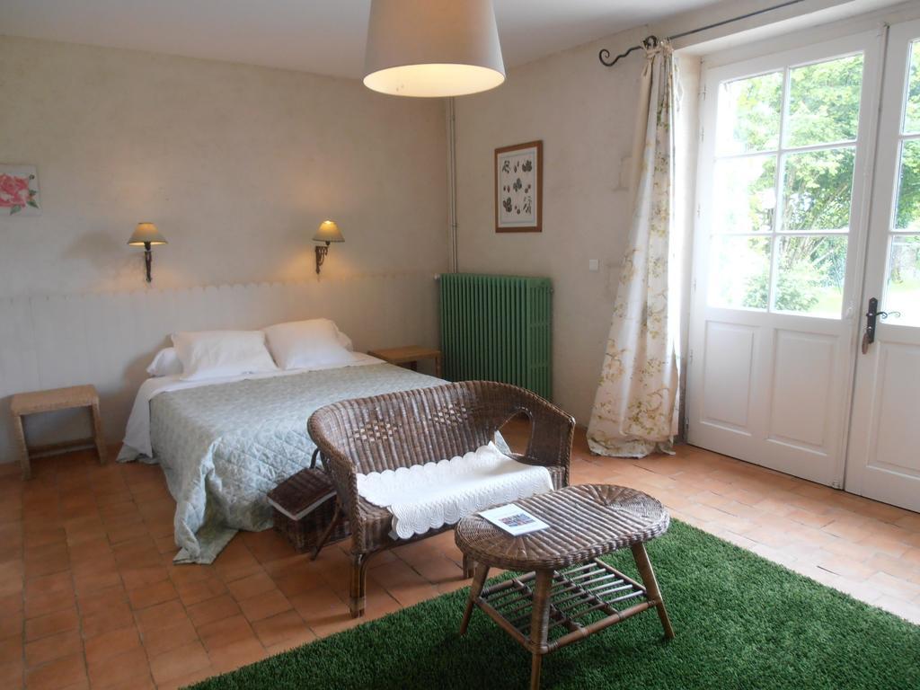 Chambres D'Hotes Logis De L'Astree Saint-Bris-des-Bois Bagian luar foto
