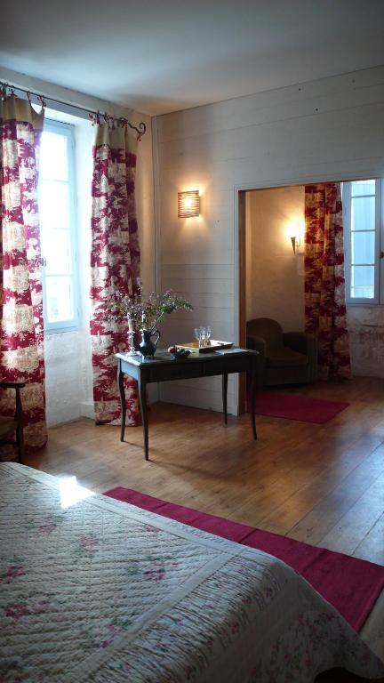 Chambres D'Hotes Logis De L'Astree Saint-Bris-des-Bois Ruang foto