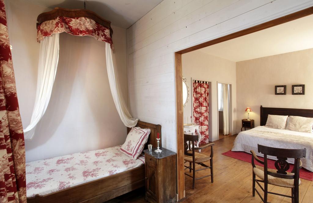 Chambres D'Hotes Logis De L'Astree Saint-Bris-des-Bois Bagian luar foto