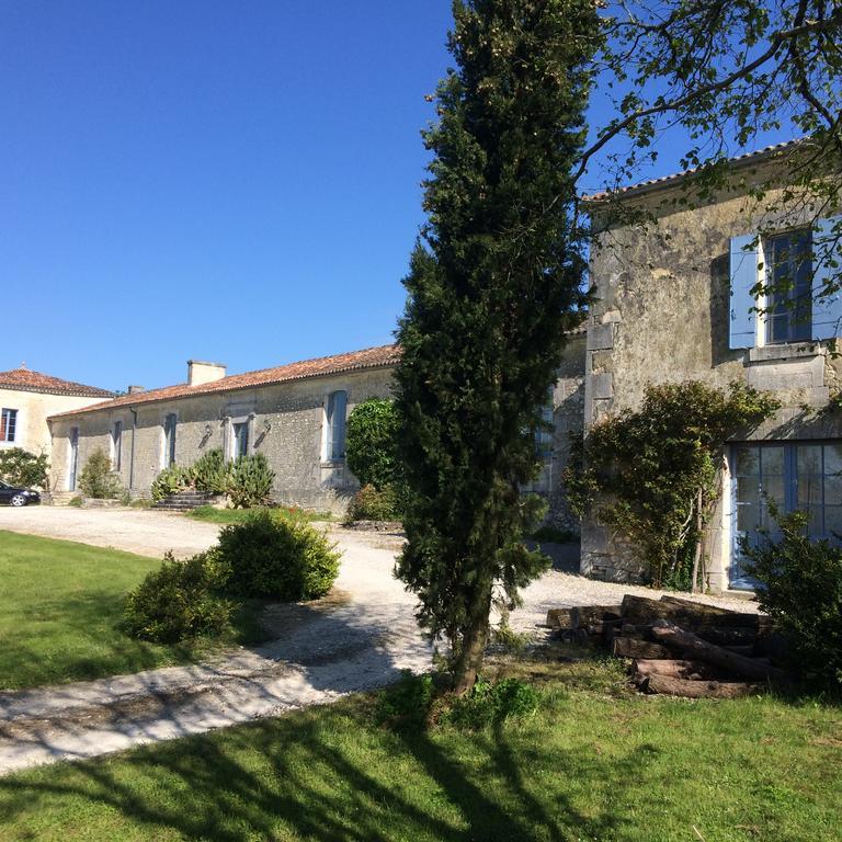 Chambres D'Hotes Logis De L'Astree Saint-Bris-des-Bois Bagian luar foto