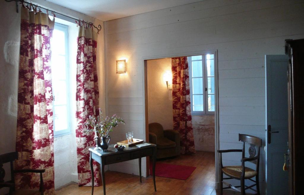 Chambres D'Hotes Logis De L'Astree Saint-Bris-des-Bois Ruang foto